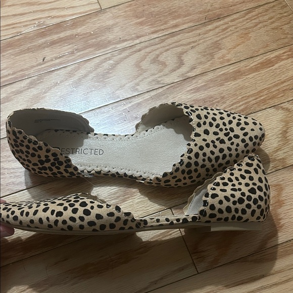 Restricted Women's Spotted Tan and Black Flats - Picture 3 of 4